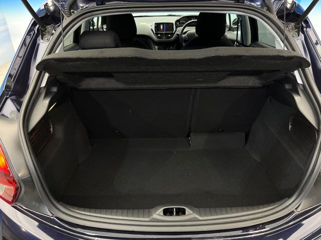 ●トランクルーム:趣味が広がる収容スペース!これだけの広さがあればお買い物やレジャーなどにも最適です!使用感も少なくきれいな状態を維持しております。