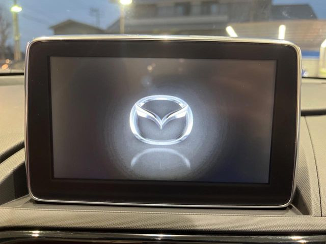 �y�}�c�_�R�l�N�g�i�r�z�ԓ��̕��͋C�Ƀ}�b�`������̌^�^�C�v�̃i�r�B�e����q�ݒ��Bluetooth�Đ����A�l�X�ȋ@�\���y���߂܂��B�����I�ȃ_�C�������삪�\�ŁA�g��������ǍD�ł��B