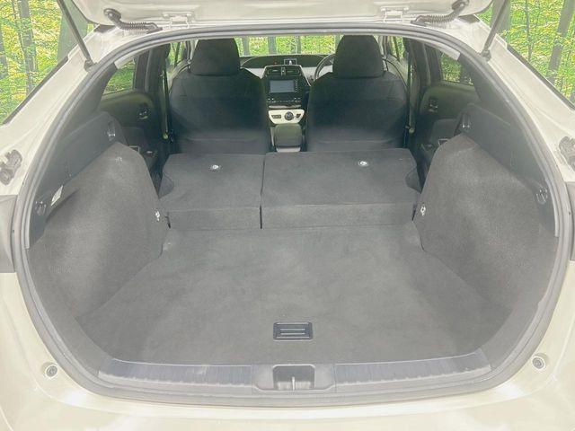 ���i�̂���������ʋ΁A���}���ɏ\���ȉ׎��X�y�[�X���m�ۂ��Ă���܂��B�Z�J���h�V�[�g��|���ƁA�傫�ȉו��̐ύڂ��\�ł���