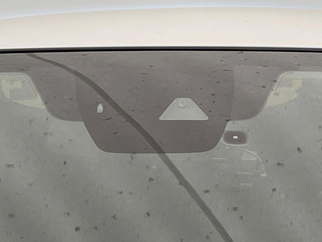 �y�X�}�[�g�u���[�L�T�|�[�g�z���s���ɑO���̎ԗ�����F�����A�Փ˂������Ȏ��͌x��ƃu���[�L�ŏՓˉ���Ɣ�Q�y�����A�V�X�g�B�����S�Ƀh���C�u�����y���݂��������܂��B