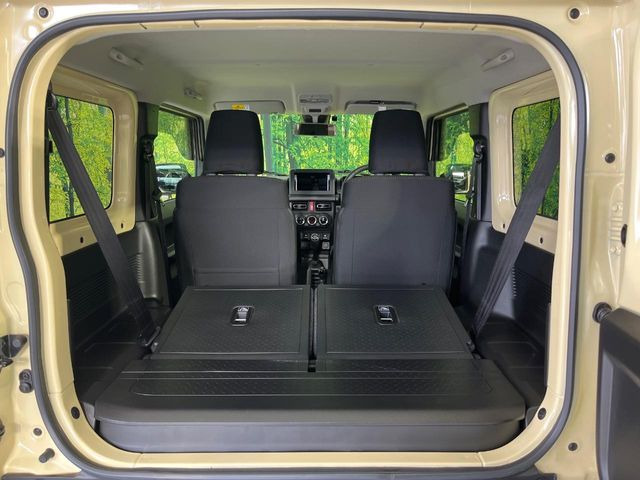 ���i�̂���������ʋ΁A���}���ɏ\���ȉ׎��X�y�[�X���m�ۂ��Ă���܂��B�Z�J���h�V�[�g��|���ƁA�傫�ȉו��̐ύڂ��\�ł���