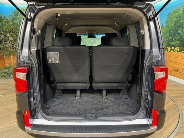 ���i�̂���������ʋ΁A���}���ɏ\���ȉ׎��X�y�[�X���m�ۂ��Ă���܂��B�Z�J���h�V�[�g��|���ƁA�傫�ȉו��̐ύڂ��\�ł���