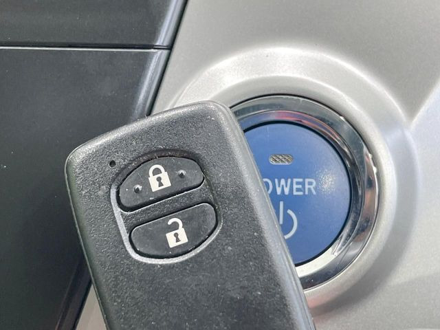 �y�X�}�[�g�L�[�z�J�o����|�P�b�g�ɓ��ꂽ�܂܂ł��h�A�̎{���E�������\�ȃX�}�[�g�L�[�𑕔��B�G���W���̃I���E�I�t�����J�M�����o���K�v����������Ƃ��Ă��֗��ł���