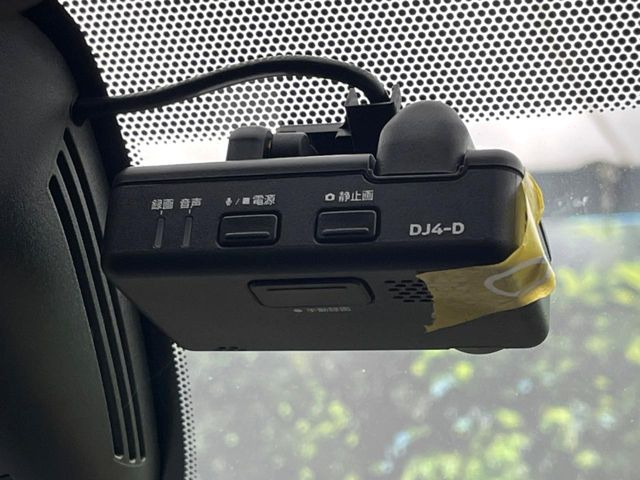 【ドライブレコーダー】ドライブレコーダー装備!走行中はもちろん、あおり運転や事故に遭遇した際、映像で記録し、万一のリスクに備えます。※記録用SDカードはお客様ご自身でご準備いただく必要があります。