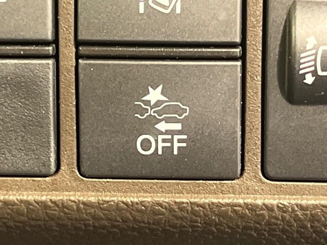 【ホンダセンシング】走行中に前方の車両等を認識し、衝突しそうな時は警報とブレーキで衝突回避と被害軽減をアシスト。より安全にドライブをお楽しみいただけます。