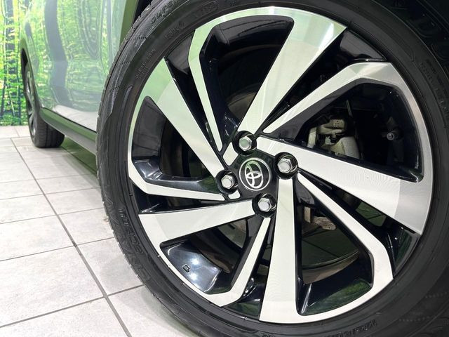 �y����17�C���`�A���~�z�C�[���z�O�ςɃ}�b�`���������A���~�z�C�[���𑕒����Ă���܂��B�e��ЊO�A���~�z�C�[����A�X�^�b�h���X�^�C�����戵�����Ă���܂��B���񂲑��k����������