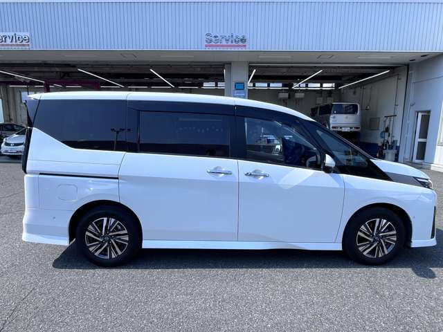 セレナ1.4 e-POWER ルキシオン