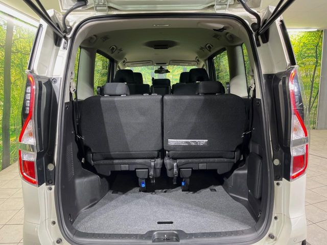 ���i�̂���������ʋ΁A���}���ɏ\���ȉ׎��X�y�[�X���m�ۂ��Ă���܂��B�Z�J���h�V�[�g��|���ƁA�傫�ȉו��̐ύڂ��\�ł���