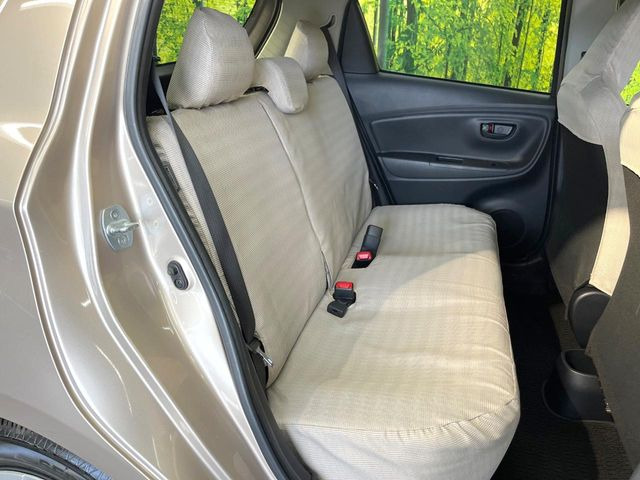 後部座席も気になるようなキズ・汚れやへたり等、大きなダメージはなく、良好な状態です。