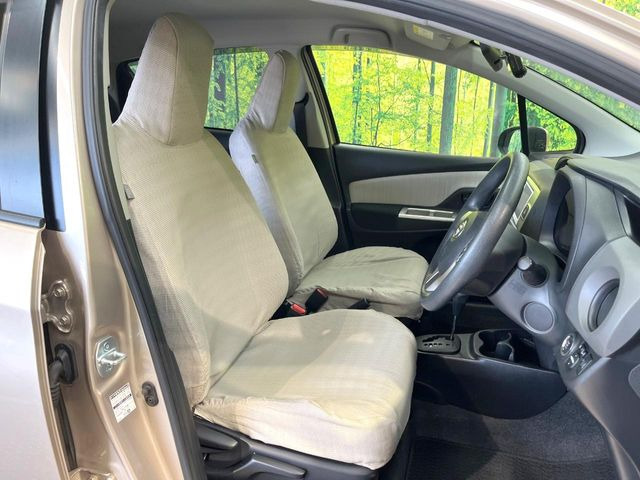 運転席シート廻りは使用感も少なく、良好な状態となっています。前オーナー様が丁寧に使っていたことがよくわかりますね。