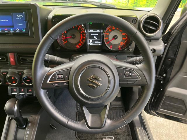 �y�����v�����X�e�A�����O�z�㎿�Ȋv���g�p���邱�ƂŁA��ɂ����������݂ƂĂ��^�]���₷���n���h���ł���