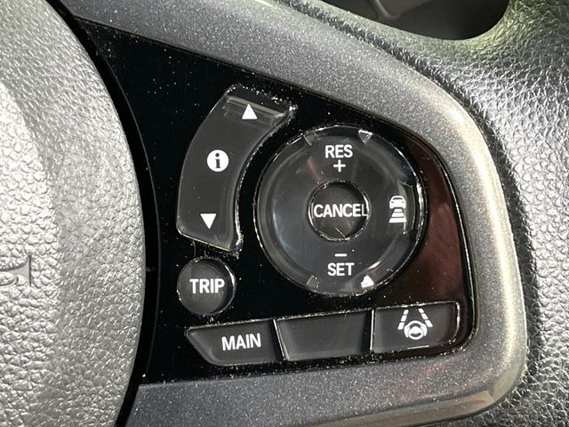 【アダプティブクルーズコントロール】高速道路での長距離走行が楽に!!自動で速度を保つクルーズコントロールが、衝突軽減システムと連携し、前方の車両を感知して車間を保つように速度調節してくれます!!