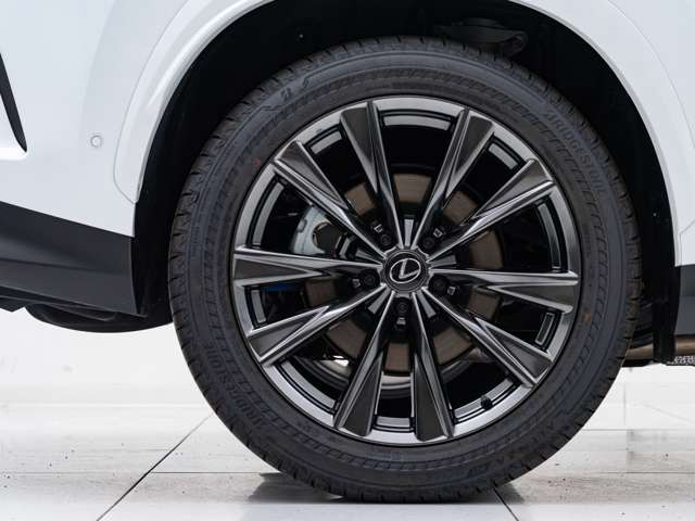 【 アペルタ認定中古車 】自社での車両確認に加え、第三者機関2社へ鑑定を依頼し、車両状態をチェック。商品化の時点で万が一不備があれば対応、安心してお届け出来るお車の状態に仕上げます。