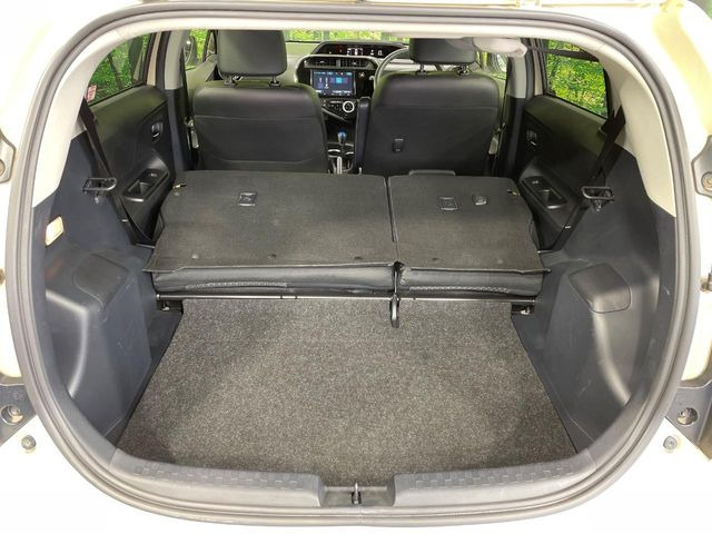 ���i�̂���������ʋ΁A���}���ɏ\���ȉ׎��X�y�[�X���m�ۂ��Ă���܂��B�Z�J���h�V�[�g��|���ƁA�傫�ȉו��̐ύڂ��\�ł���