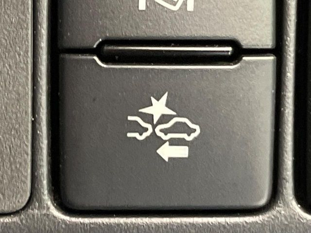 �y�g���^�Z�[�t�e�B�Z���X�z���s���ɑO���̎ԗ�����F�����A�Փ˂������Ȏ��͌x��ƃu���[�L�ŏՓˉ���Ɣ�Q�y�����A�V�X�g�B�����S�Ƀh���C�u�����y���݂��������܂��B