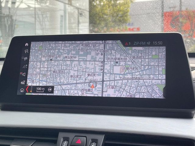 �������i�r:��̊��̂���i�r�́A����������ԓ������o���Ă���܂��BBluetooth�Đ��ȂǃI�[�f�B�I�@�\���[�����Ă���܂��̂ŁA�^�]�����y���߂܂���