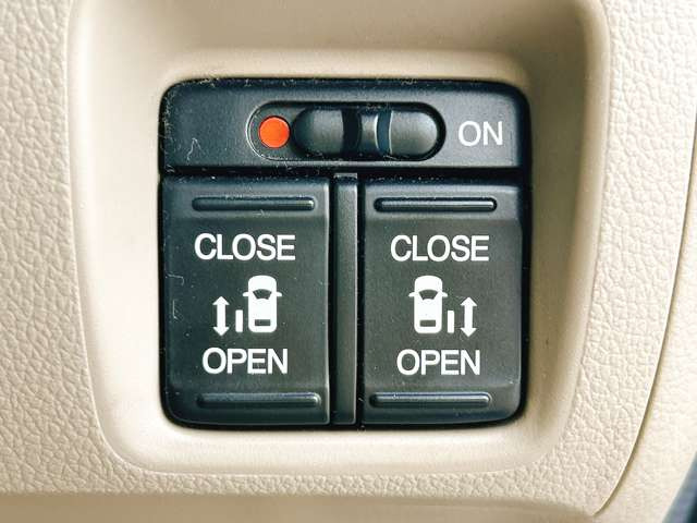 �y�d���X���C�h�h�A�z�h�A�̊J�������^�b�`�ōs�����Ƃ��ł��܂����֗��ȋ@�\�̈�ł��ˁ�