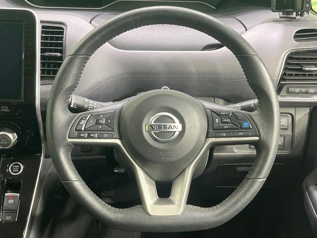 �y�����v�����X�e�A�����O�z�㎿�Ȋv���g�p���邱�ƂŁA��ɂ����������݂ƂĂ��^�]���₷���n���h���ł���