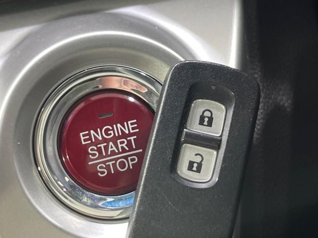 �yHonda�X�}�[�g�L�[�z�J�o����|�P�b�g�ɓ��ꂽ�܂܂ł��h�A�̎{���E�������\�ȃX�}�[�g�L�[�𑕔��B�G���W���̃I���E�I�t�����J�M�����o���K�v����������Ƃ��Ă��֗��ł���