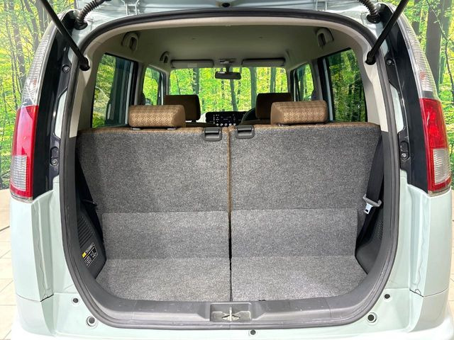 ���i�̂���������ʋ΁A���}���ɏ\���ȉ׎��X�y�[�X���m�ۂ��Ă���܂��B�Z�J���h�V�[�g��|���ƁA�傫�ȉו��̐ύڂ��\�ł���