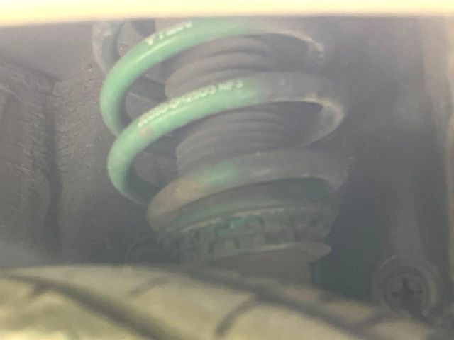 �yTEIN���ԍ����z�ԍ����Ⴍ�Ȃ�A�X�^�C���b�V���Ȍ����ڂƂȂ��Ă���܂��B�ԗ��̏d�S�������鎖�ŁA���s���̈��萫�����サ�܂���