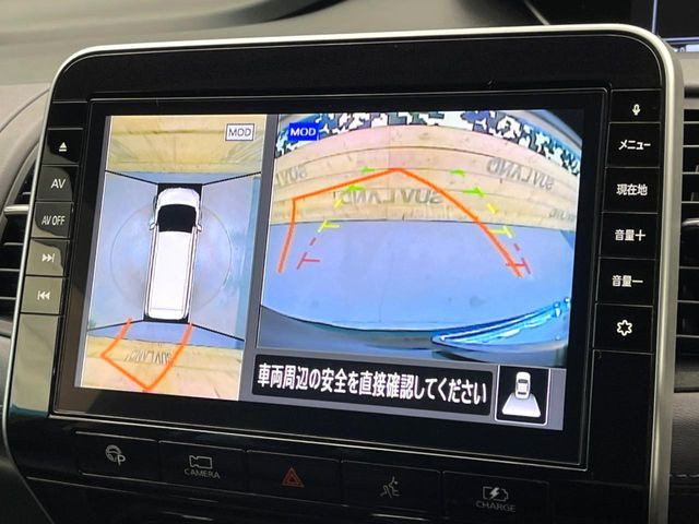 【純正ナビ】人気の純正ナビを装備しております。ナビの使いやすさはもちろん、オーディオ機能も充実!キャンプや旅行はもちろん、通勤や買い物など普段のドライブも楽しくなるはず♪