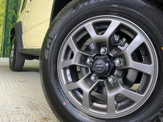 �y����15�C���`�A���~�z�C�[���z�O�ςɃ}�b�`���������A���~�z�C�[���𑕒����Ă���܂��B�e��ЊO�A���~�z�C�[����A�X�^�b�h���X�^�C�����戵�����Ă���܂��B���񂲑��k����������