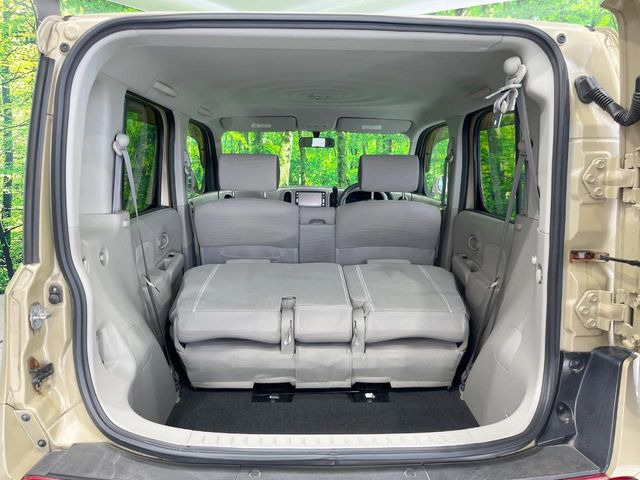 普段のお買い物や通勤、送迎等に十分な荷室スペースを確保しております。セカンドシートを倒すと、大きな荷物の積載も可能です♪