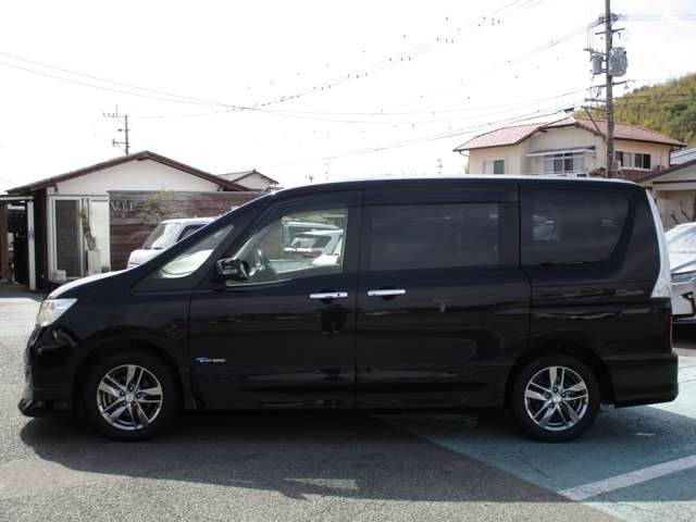 ����SD�i�r�E�t���Z�O�EB�J�����E�ЊO�t���b�v�_�E���EBluetooth�EETC�E�����d���X���C�h�E����16AW�E�v����H�E�N���[�Y�R���g���[���E�v�b�V���X�^�[�g�E�X�}�[�g�L�[�E���s63,884km�E1�I�[�i�[��