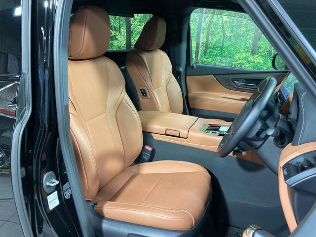 【本革シート】上質な本革を使用し、高級感あふれる本革シート。常に体に触れる部分だから、座り心地の良さにはこだわりたいですね♪汚れの付着や劣化を抑制する内装コーティング施工もおススメですよ♪