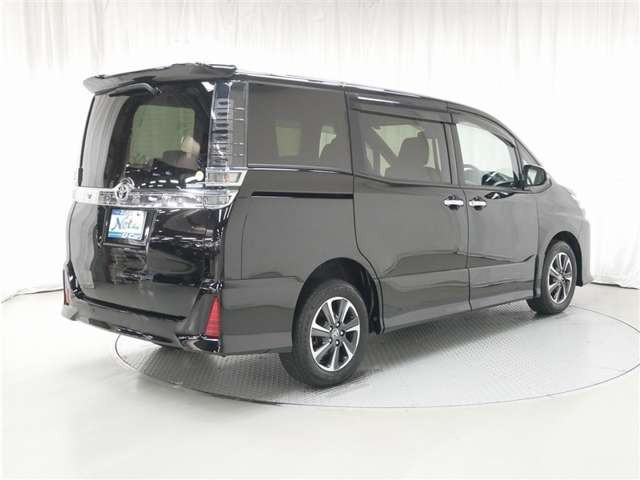 ヴォクシー2.0 ZS 煌III 4WD