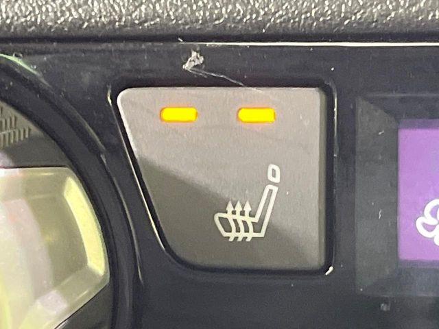 【シートヒーター】寒い日に重宝するシートヒーター!エアコンより早く温まってくれるので寒がりの人も安心ですね♪エアコンの温風は乾燥するから苦手、という方にもをおすすめです。