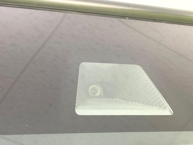 �y�z���_�Z���V���O�z���s���ɑO���̎ԗ�����F�����A�Փ˂������Ȏ��͌x��ƃu���[�L�ŏՓˉ���Ɣ�Q�y�����A�V�X�g�B�����S�Ƀh���C�u�����y���݂��������܂��B