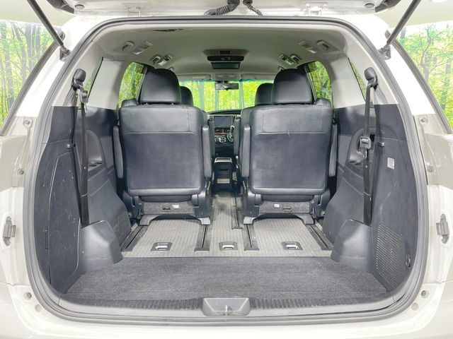 ���i�̂���������ʋ΁A���}���ɏ\���ȉ׎��X�y�[�X���m�ۂ��Ă���܂��B�Z�J���h�V�[�g��|���ƁA�傫�ȉו��̐ύڂ��\�ł���