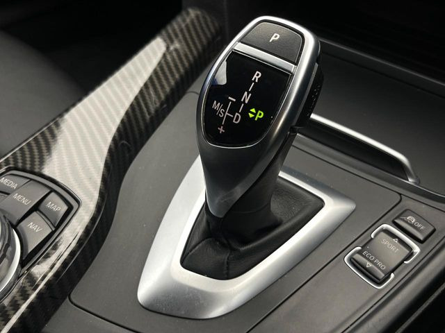 ●MTモード付きAT:通常は自動でおこなわれる変速(ギアチェンジ)をドライバーの操作によって意図的に変えられるシステムです。より一層普段のドライブをお楽しみいただけます!