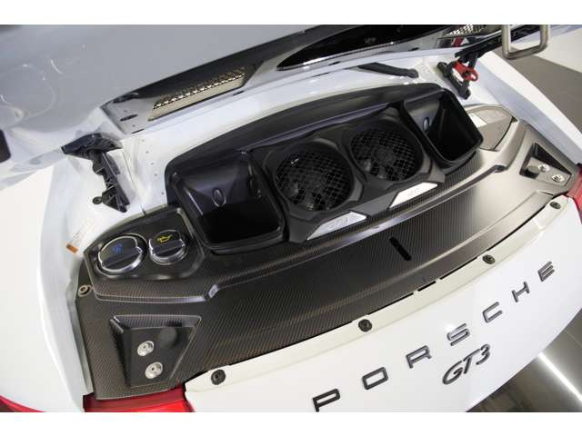 4.0L 水平対向6気筒DOHC、500p s/46.9kgm