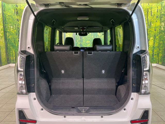 ���i�̂���������ʋ΁A���}���ɏ\���ȉ׎��X�y�[�X���m�ۂ��Ă���܂��B�Z�J���h�V�[�g��|���ƁA�傫�ȉו��̐ύڂ��\�ł���