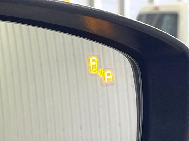 �y�u���C���h�X�|�b�g���j�^�����O�z���s���A�h�A�~���[�̎��p�ɂȂ�₷���ӏ��Ɍ㑱�Ԃ��ڋ߂���ƃT�C�h�~���[�t�߂Ɍx����\���A�h���C�o�[�ɒ��ӊ��N�����Ă���܂��B