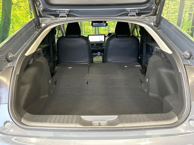 ���i�̂���������ʋ΁A���}���ɏ\���ȉ׎��X�y�[�X���m�ۂ��Ă���܂��B�Z�J���h�V�[�g��|���ƁA�傫�ȉו��̐ύڂ��\�ł���