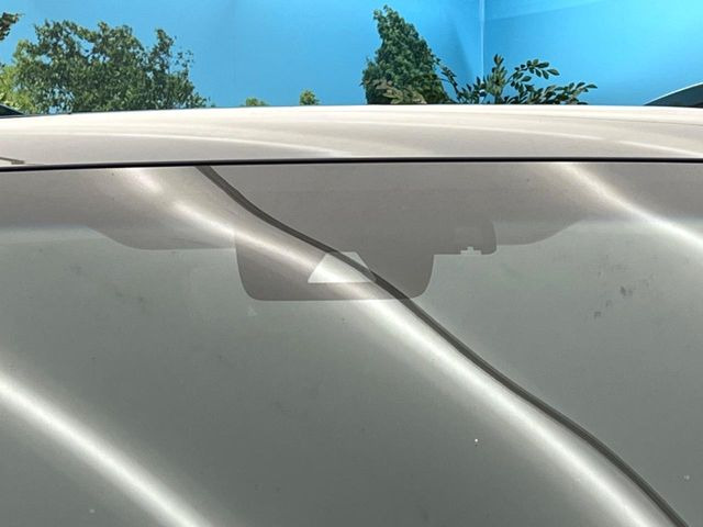 【トヨタセーフティセンス】走行中に前方の車両等を認識し、衝突しそうな時は警報とブレーキで衝突回避と被害軽減をアシスト。より安全にドライブをお楽しみいただけます。