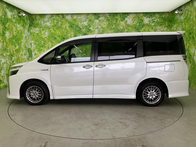 ヴォクシー1.8 ハイブリッド ZS 煌