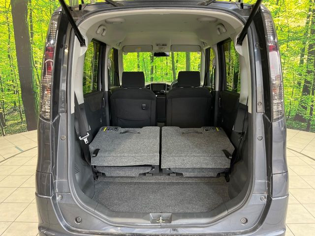 ���i�̂���������ʋ΁A���}���ɏ\���ȉ׎��X�y�[�X���m�ۂ��Ă���܂��B�Z�J���h�V�[�g��|���ƁA�傫�ȉו��̐ύڂ��\�ł���