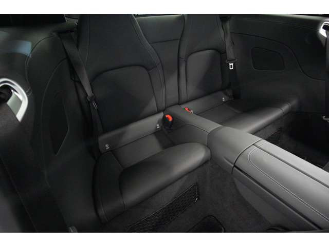 �N�[�y���f���ł����㕔���Ȃ���������Ă���A���q�l�͂�����񂨉ו��̏o��������X�}�[�g�ɍs���܂��B