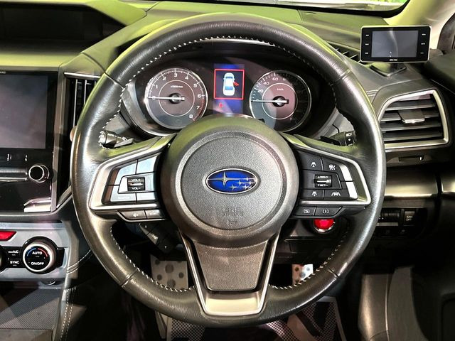 �y�����v�����X�e�A�����O�z�㎿�Ȋv���g�p���邱�ƂŁA��ɂ����������݂ƂĂ��^�]���₷���n���h���ł���