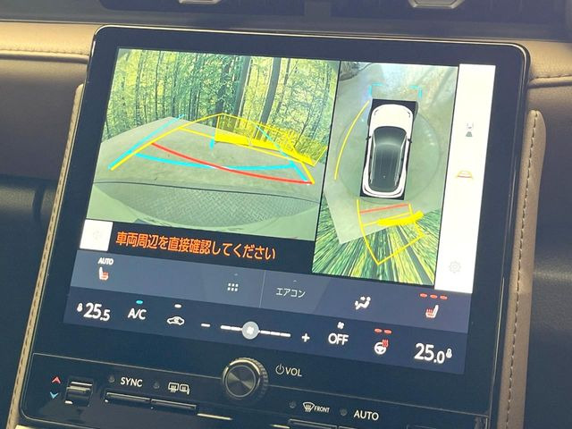 【パノラミックビューモニター】専用のカメラにより、上から見下ろしたような視点で360度クルマの周囲を確認することができます☆縦列駐車や幅寄せ時に活躍してくれます♪