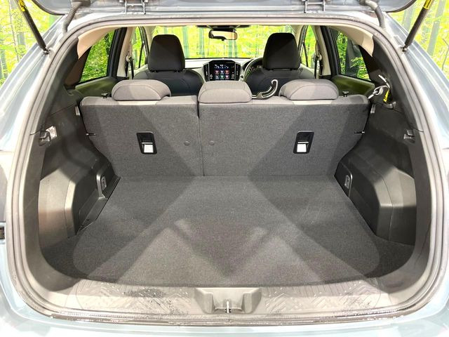 ���i�̂���������ʋ΁A���}���ɏ\���ȉ׎��X�y�[�X���m�ۂ��Ă���܂��B�Z�J���h�V�[�g��|���ƁA�傫�ȉו��̐ύڂ��\�ł���