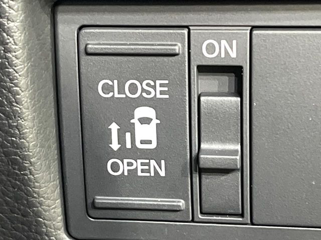 【パワースライドドア】スマートキーや運転席のスイッチでスライドドアの開閉が可能♪電動だから力を入れてドアを開ける必要が無く、小さいお子様でも、重い荷物を持っている時もラクに開け閉めできます♪