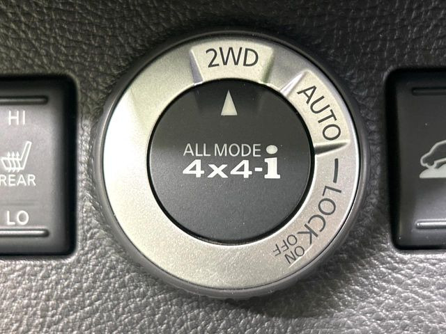 �y�I�[�����[�h4&times;4�z2WD/4WD���[�h����y�ɐ؂�ւ��\�B�R��d����2WD�A�X�^�b�N���ɖ𗧂�LOCK�AAUTO���[�h�ł�4WD�̔z���������Œ������A�H�ʏ󋵂��킸���肵��������T�|�[�g�B