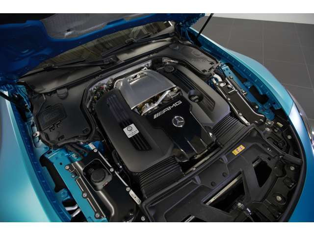 4L V�^8�C��DOHC�c�C���^�[�{�A585ps/81.6kgm�A�S��&times;�S��&times;�S��mm 4730&times;1985&times;1355�A�ԗ��d�� 1970kg
