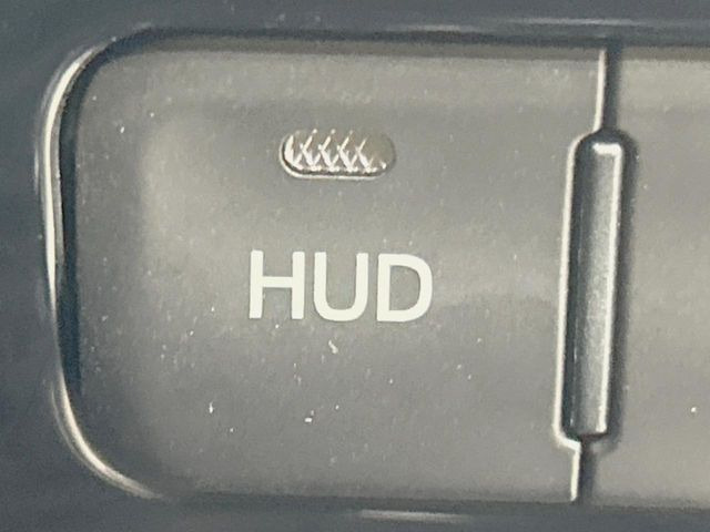 �y�J���[�w�b�h�A�b�v�f�B�X�v���C�z���݂̑��x�⑖�s�����f�W�^���\���ŉ^�]�ȑO���̃K���X�ɓ��e!�J���[�t���Ŏ��F���������A�^�]���ڐ������炳���K�v�ȏ����m�F�ł���̂łƂ��Ă��֗��ň��S!